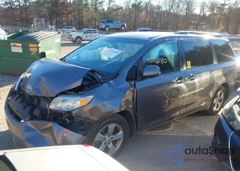 2015 Toyota Sienna Le 8 Passenger из США, поврежденный, VIN 5TDKK3DCXFS615329